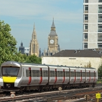 A Siemens által gyártott első Thameslink vonat megérkezett Londonba