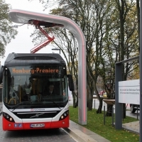 Világpremier Hamburgban: a Siemens töltőrendszere különböző gyártóktól származó elektromos buszok töltését végzi
