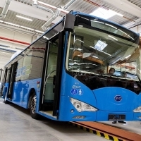 A kínai BYD megnyitotta elektromosbusz-gyárát Komáromban