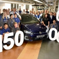 Legördült a 150 milliomodik Volkswagen a wolfsburgi üzem gyártósoráról