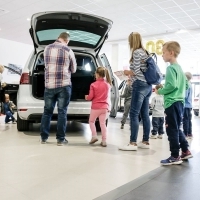 A nagycsaládosok pörgetik fel igazán a magyar autópiacot