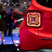 Elektromos autók gyártására készül Kínában a Fiat Chrysler és a Foxconn