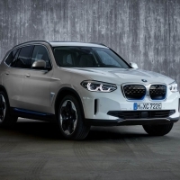 Érkezik a BMW X modellcsalád első tisztán elektromos meghajtású modellje