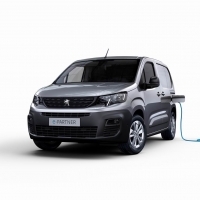 A Peugeot márka intenzív elektromosautó-programja tovább folytatódik