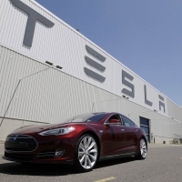 Késik az első európai Tesla-gyár beindítása
