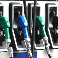 Csökkent a gázolaj ára, a benziné nem változott