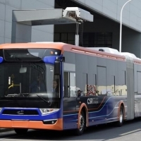 Tíz másodperc alatt újratölthető elektromos buszt mutattak be Kínában