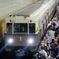 Metróvonat-parádéval ünneplik a moszkvai földalatti 80. születésnapját