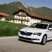 A Škoda 4,2 százalékkal növelte eladásait az első félév során; az előző év magas szintjén a júniusi értékesítés