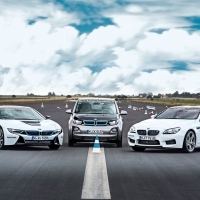 Vezetéstechnikai tréningek a BMW i8 plug-in hibrid sportautóval