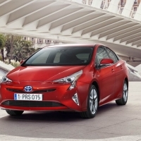 A Toyota fejlett technológiákat mutat be a negyedik generációs Prius modellben