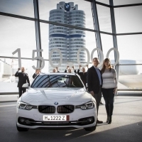 Átadták a százötvenezredik autót a BMW Welt-ben
