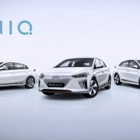 A vadonatúj Hyundai IONIQ modellcsalád felvillanyozza a Genfi Autószalont