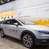 Közös erővel fejleszti a jövő „internetes autóját” a SEAT, a SAMSUNG és az SAP