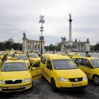 Fónagy: a kormány a törvényesen dolgozó taxisok mellett áll