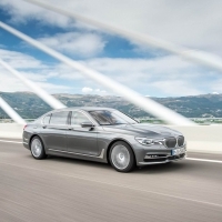 Erőteljes premier a BMW 7-es sorozatban: íme a világ első négyturbós dízelmotorja
