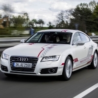 Immár „társasági kapcsolatokkal” közlekedik Jack, az Audi kísérleti autója
