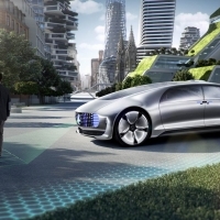 Készülhet a Tesla: 2020-ig legalább 100 ezer elektromos autót adna el a Daimler