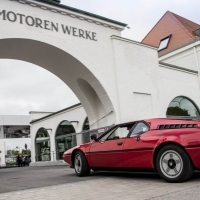 Vissza a gyökerekhez: járműtörténelmi legendák övezik a BMW Group Classic új otthonát