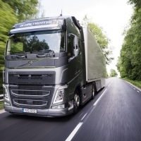 A Volvo Trucks továbbfejlesztett hajtáslánca javítja a teljesítményt és csökkenti az üzemanyag-fogyasztást
