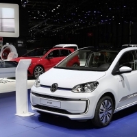 Három új külső színnel érkezik a Volkswagen e-up!