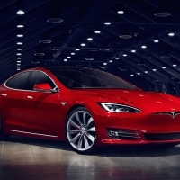 A Tesla csöndben bejelentett egy rekord-hatékony autót