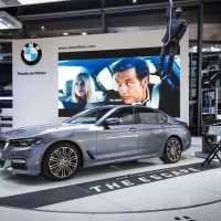Saját színpadot kapott a BMW Welt-ben az új BMW 5-ös sorozat