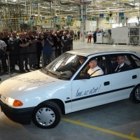 Magyar szív az új Insigniában is – az Opel zászlóshajójának magyarországi bemutatkozása a 25 éves első magyar Astra mellett