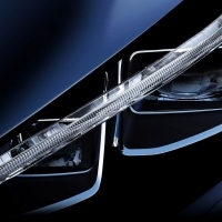Gyári fotón az új Nissan LEAF fényszórója
