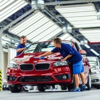 A BMW gyáraiban intelligens adatelemzési rendszer garantálja az eddigi leghatékonyabb, prémium minőségű tömegtermelést
