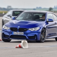A BMW negyven éve tanítja a vezetés élményét