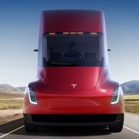A Tesla bemutatta a teherautóját, és egy meglepetést is tartogattak