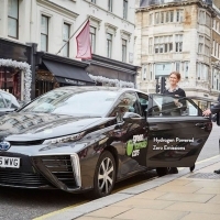 Londoni taxiként gurul a Toyota Mirai