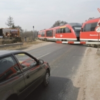 Csaknem száz baleset történt tavaly a MÁV és a HÉV vasúti átjáróiban