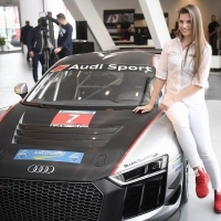 A világ legfiatalabb női pilótájaként versenyezhet GT-sorozatban Keszthelyi Vivien