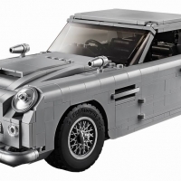 Leplezd le a 007-es ügynök leghíresebb járművének titkait a LEGO® -val