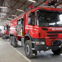 A Scania tűzoltó járműveket szállít a görög szigetekre a tűzbiztonság javítására