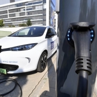 Az új budapesti okoslámpaoszlopokról elektromos autókat is lehet tölteni