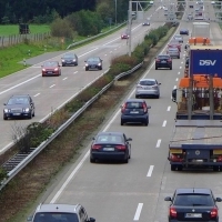 Felújítják, majd három sávossá bővítik az M1-es autópályát, az M7-es marad két sávos a Balaton felé