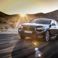 Újragondolt stílusjegyekkel érkezik a BMW X2 M Performance
