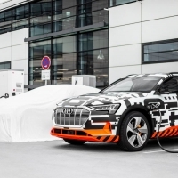 Határok nélküli mobilitás: az Audi e-tron Charging Service szolgáltatással teljes lesz a töltési lehetőségek köre