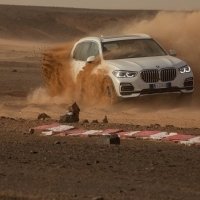 A BMW felépítette a Szaharában a monzai versenypálya tökéletes mását