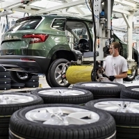 Új gyárat építene a Volkswagen - Magyarország is versenyben van