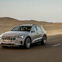 Újságírók tesztelték az Audi e-tron modellt Abu Dhabiban