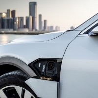 Az Audi támogatja az „Elektromos autók és épületek közötti intelligens összeköttetés” létrehozására