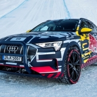 Extrém teszten az Audi e-tron: kivételes prototípus a legendás „Streif” sípályán