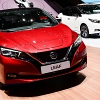 Új változatokkal és műszaki fejlesztésekkel bővíti a legkeresetteb elektromos jármű, a Nissan LEAF kínálatát