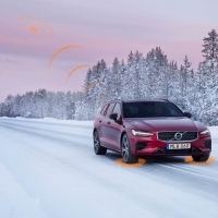 A Volvo modellek Európa-szerte figyelmeztetik egymást a csúszós utakra és egyéb veszélyhelyzetekre