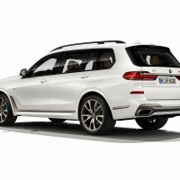 A BMW felsőkategóriás csúcsmodelljei: X5 M50i és az új X7 M50i