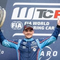 Michelisz nyerte a WTCR kínai versenyhétvége második futamát, vezet az összetettben
